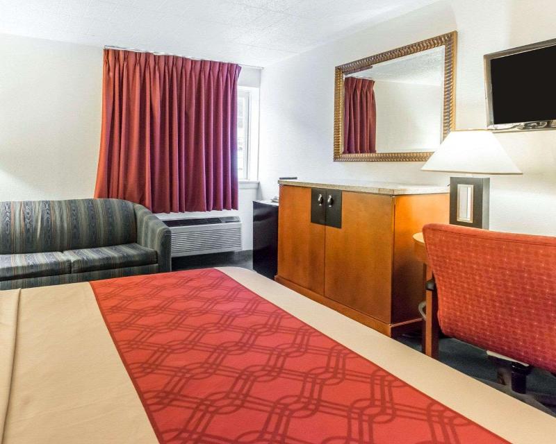 Econo Lodge New Stanton image