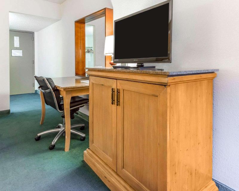 Econo Lodge New Stanton image