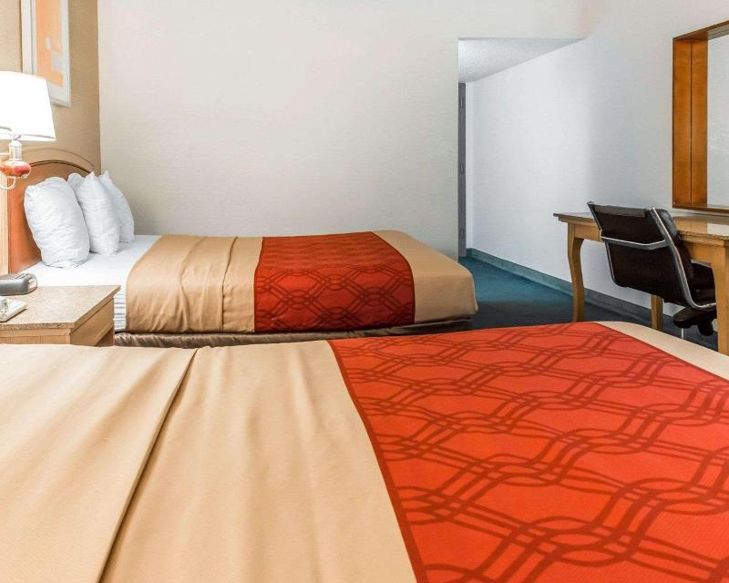 Econo Lodge New Stanton image