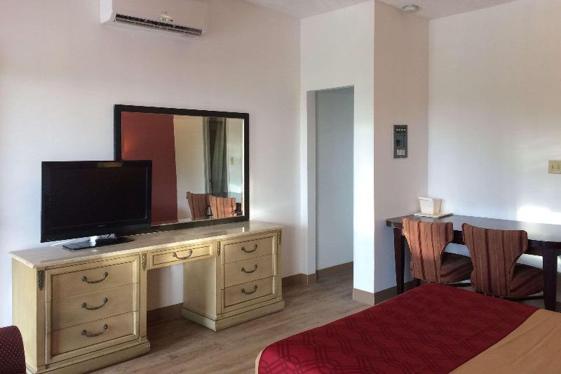 Econo Lodge Inn & Suites image