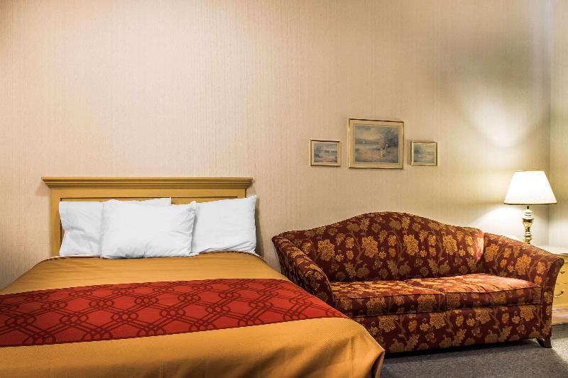 Econo Lodge Inn & Suites image