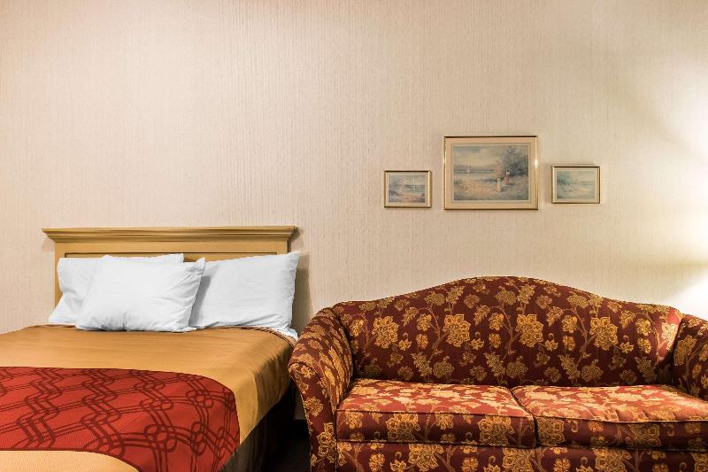Econo Lodge Inn & Suites image