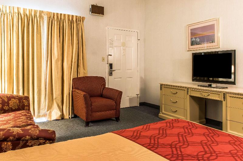 Econo Lodge Inn & Suites image