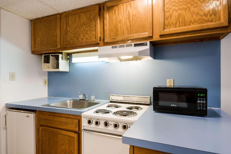 Econo Lodge Inn & Suites image