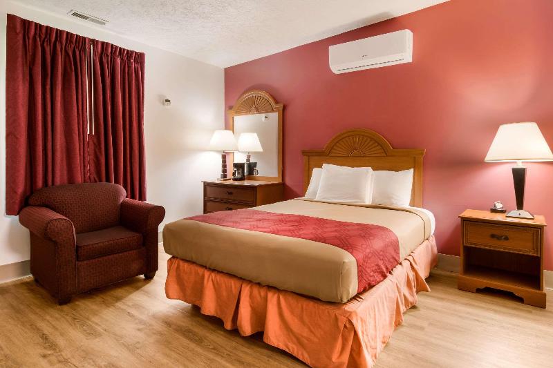 Econo Lodge Inn & Suites image