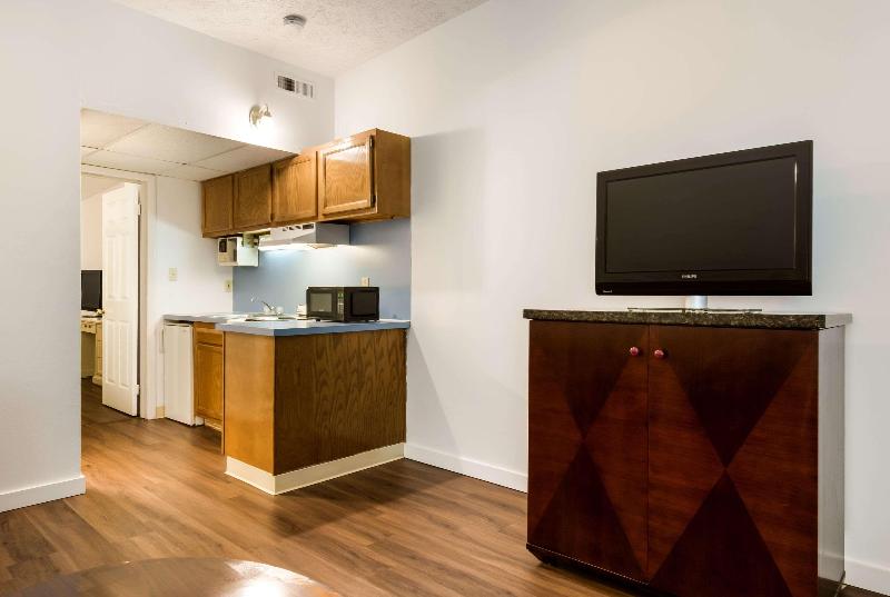 Econo Lodge Inn & Suites image