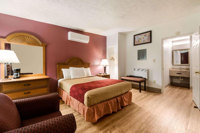 Econo Lodge Inn & Suites image
