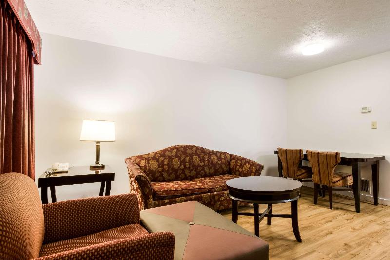 Econo Lodge Inn & Suites image