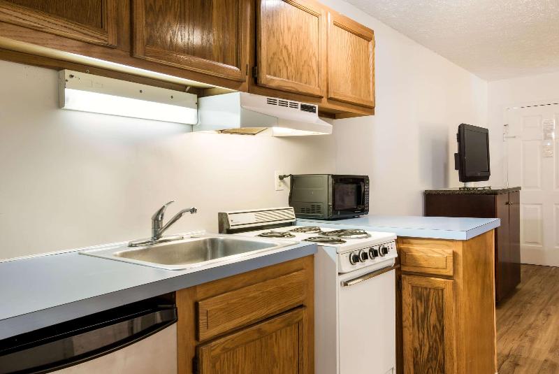 Econo Lodge Inn & Suites image