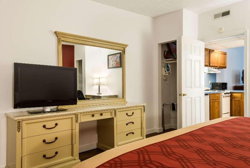 Econo Lodge Inn & Suites image