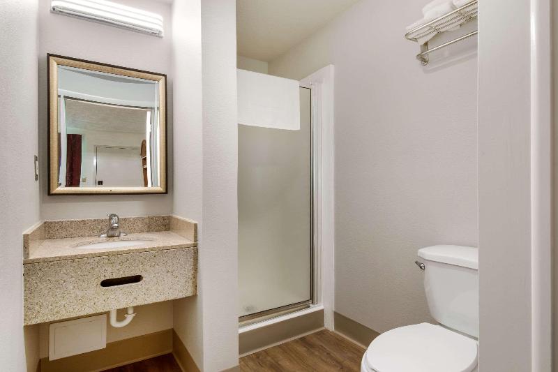 Econo Lodge Inn & Suites image