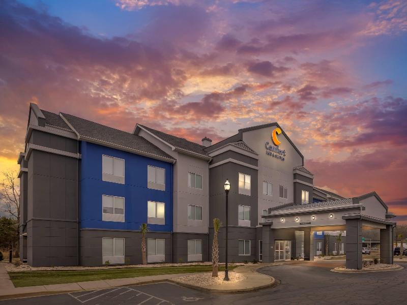 Comfort Inn & Suites Camden image