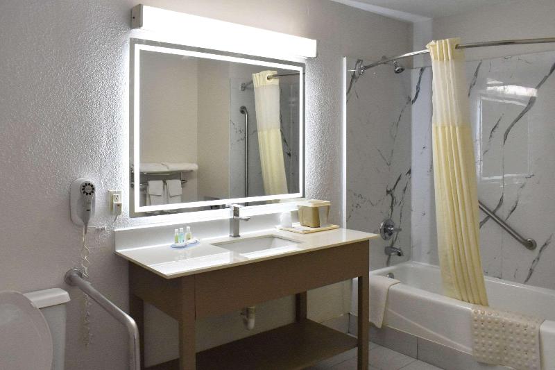 Quality Inn Manning I-95 image