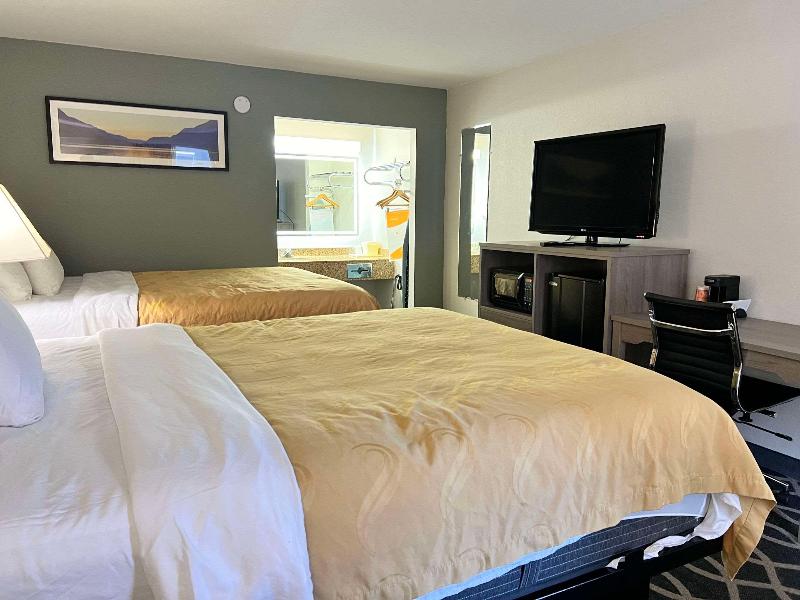 Quality Inn Manning I-95 image