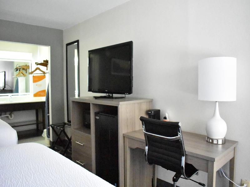 Quality Inn Manning I-95 image