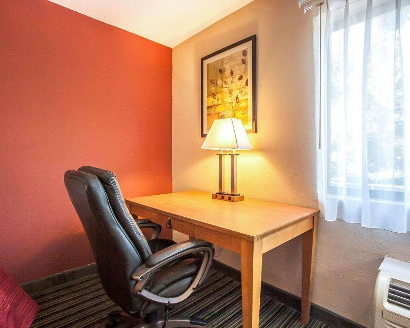 Quality Inn & Suites Centerville image