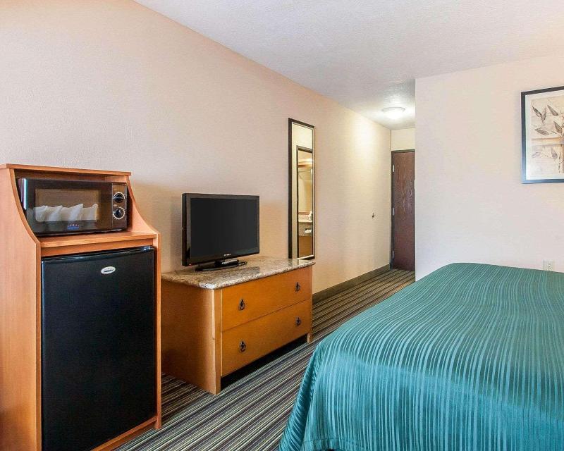 Quality Inn & Suites Centerville image
