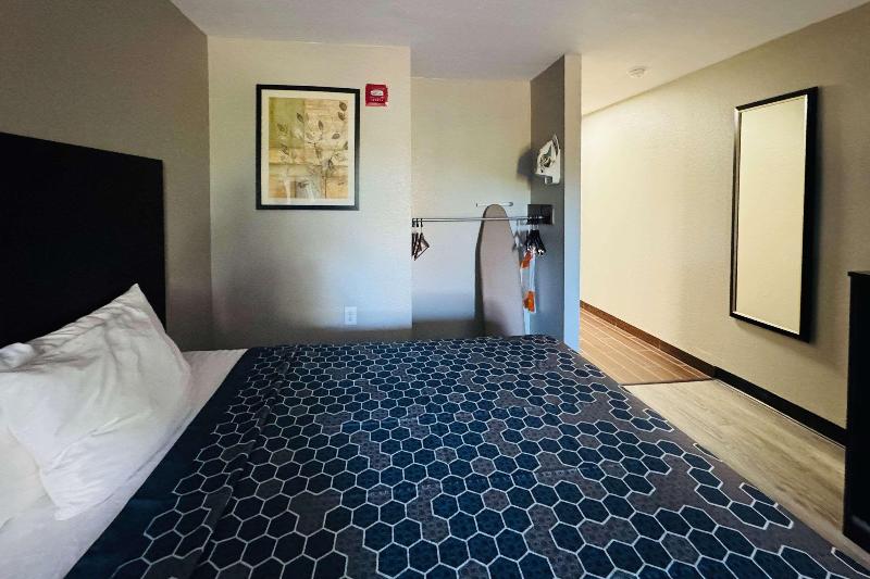 Quality Inn & Suites Centerville image
