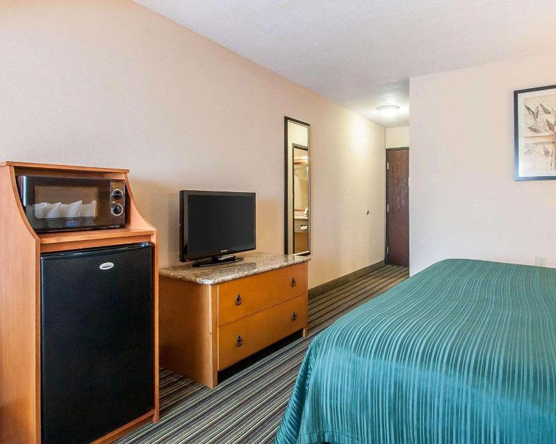Quality Inn & Suites Centerville image