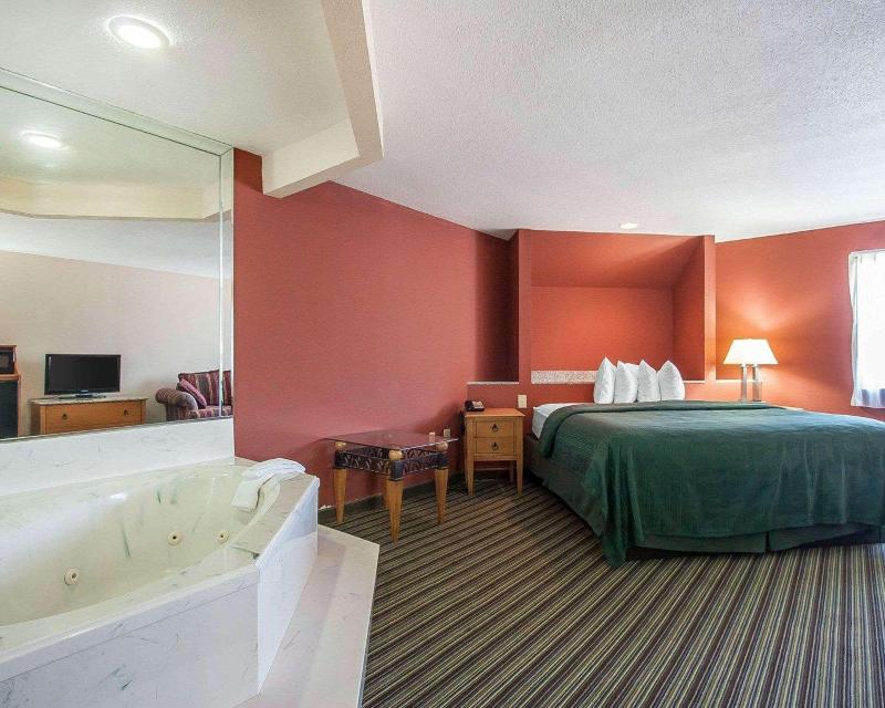 Quality Inn & Suites Centerville image 9