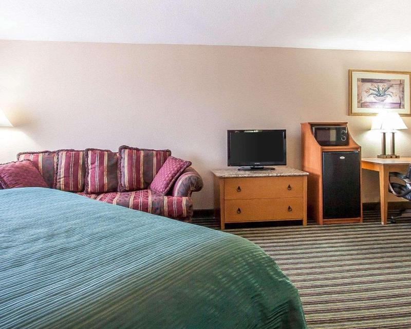 Quality Inn & Suites Centerville image 8