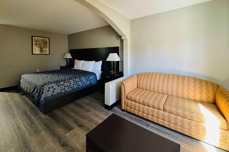 Quality Inn & Suites Centerville image