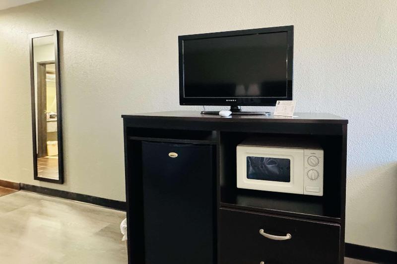 Quality Inn & Suites Centerville image