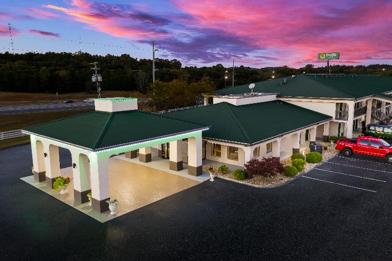Quality Inn Dandridge image