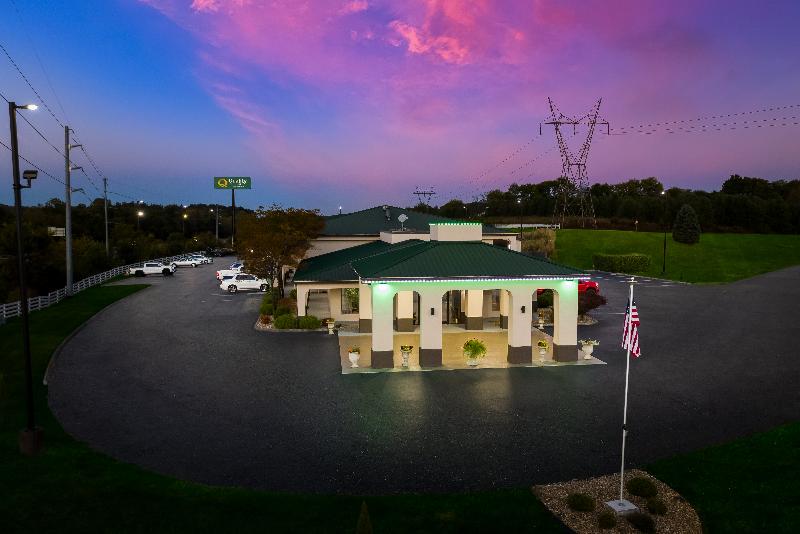 Quality Inn Dandridge image