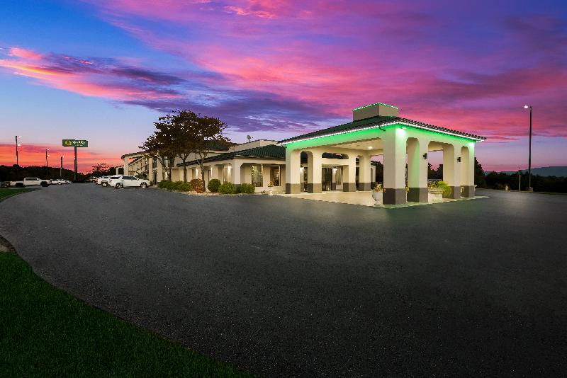 Quality Inn Dandridge image