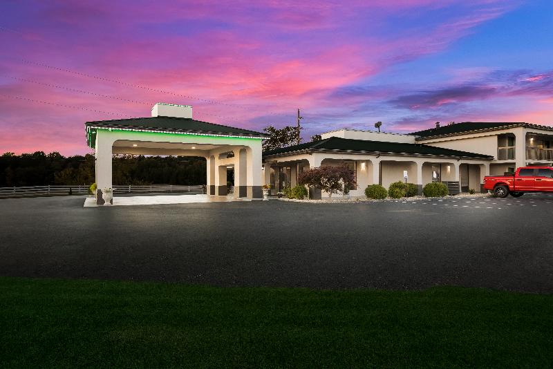 Quality Inn Dandridge image
