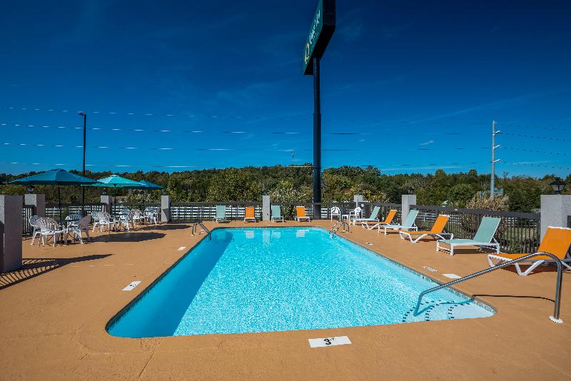 Quality Inn Dandridge image
