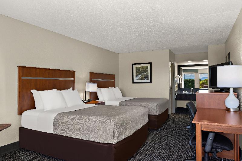 Quality Inn Dandridge image