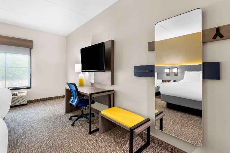 Comfort Inn Harriman image