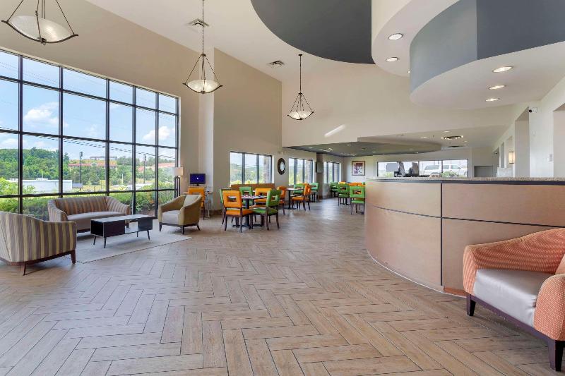 Comfort Suites Kodak Sevierville image