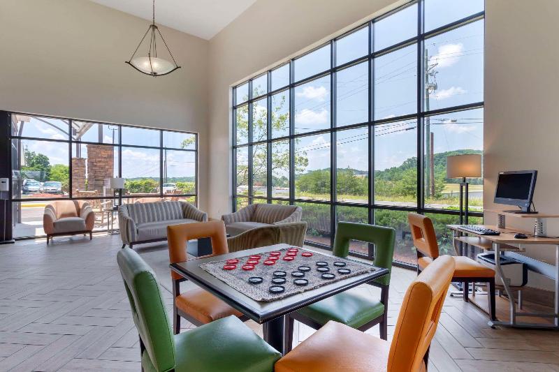 Comfort Suites Kodak Sevierville image