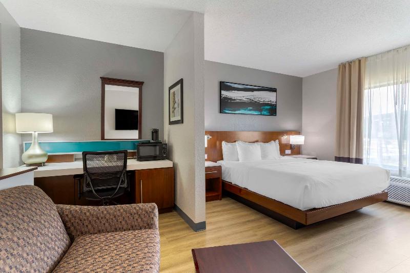 Comfort Suites Kodak Sevierville image
