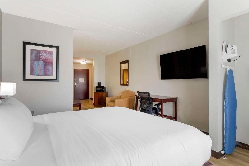 Comfort Suites Kodak Sevierville image