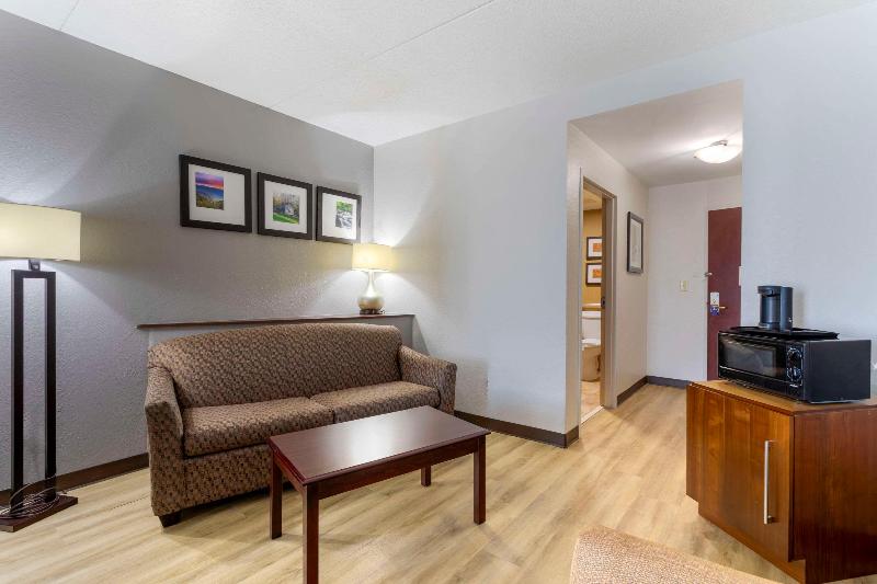 Comfort Suites Kodak Sevierville image