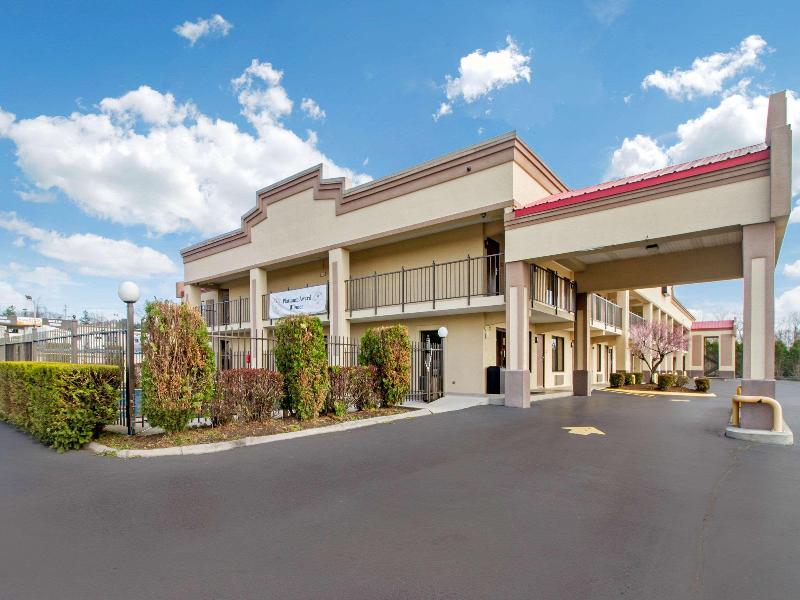 Econo Lodge Lenoir City image