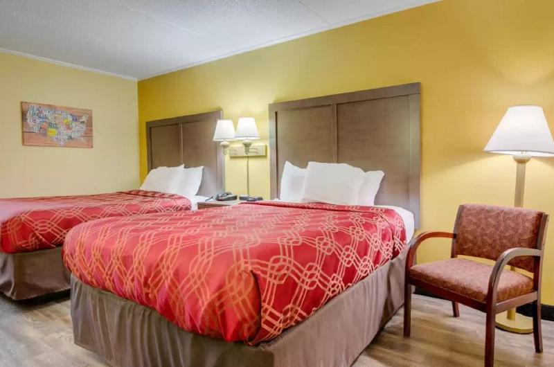 Econo Lodge Lenoir City image