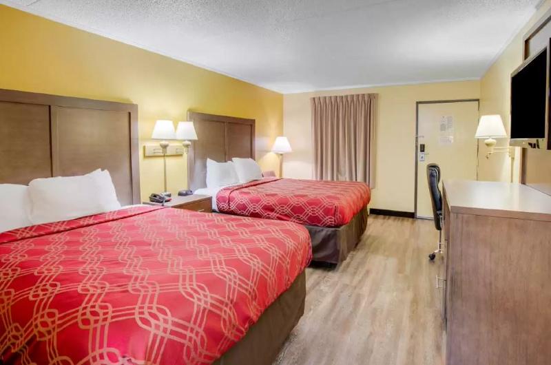 Econo Lodge Lenoir City image
