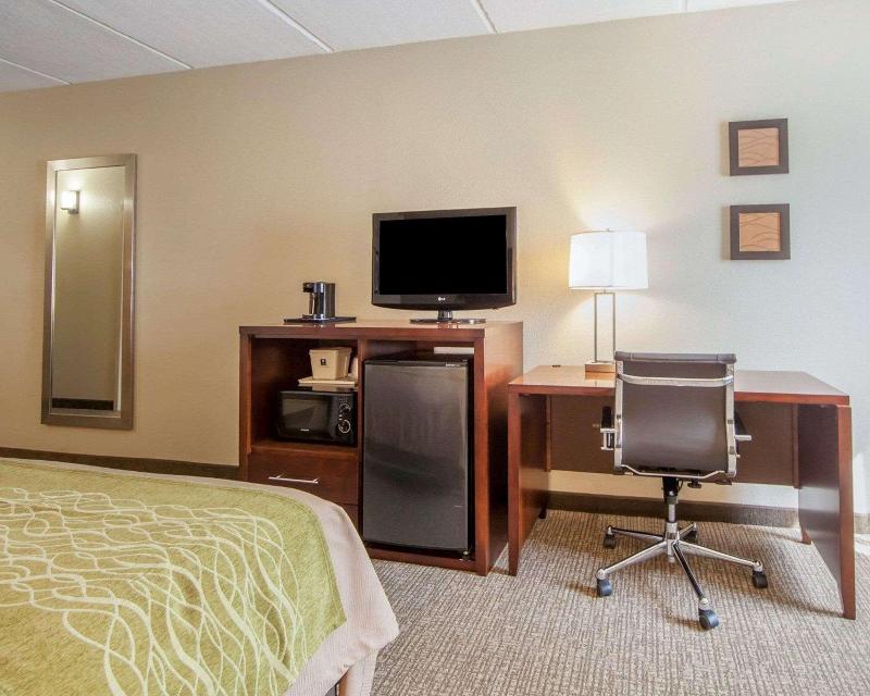 Comfort Inn At Royal Blue image