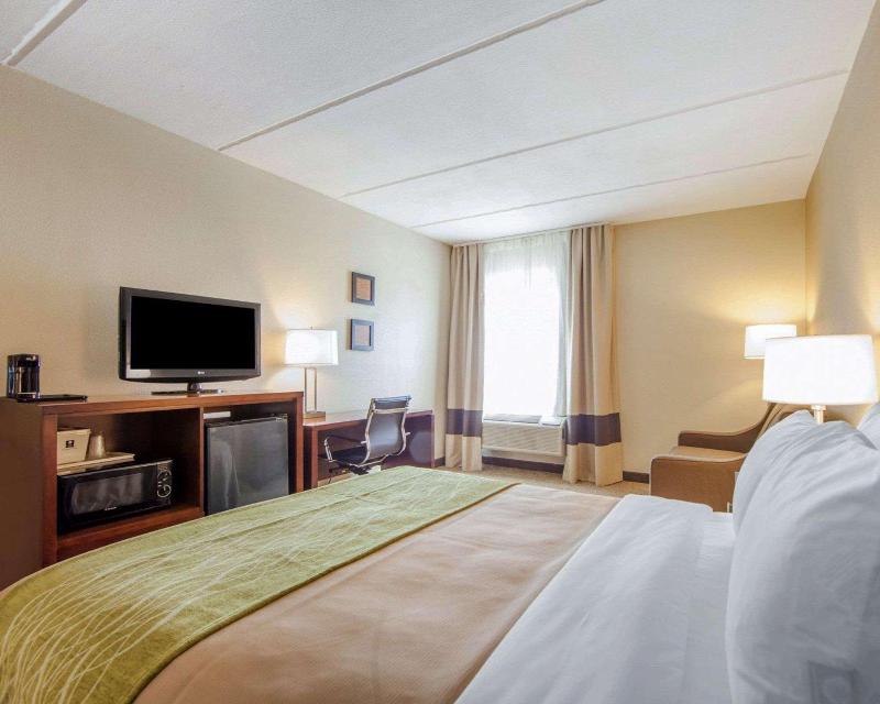 Comfort Inn At Royal Blue image