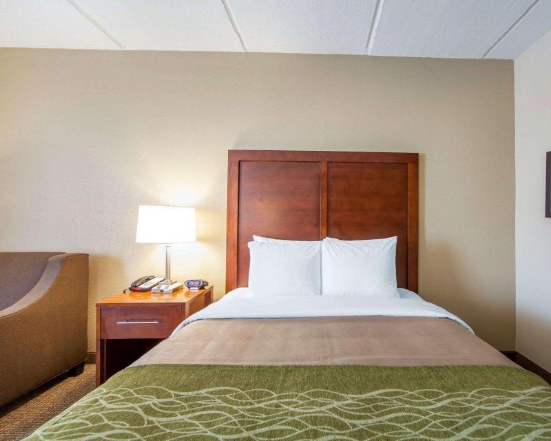 Comfort Inn At Royal Blue image