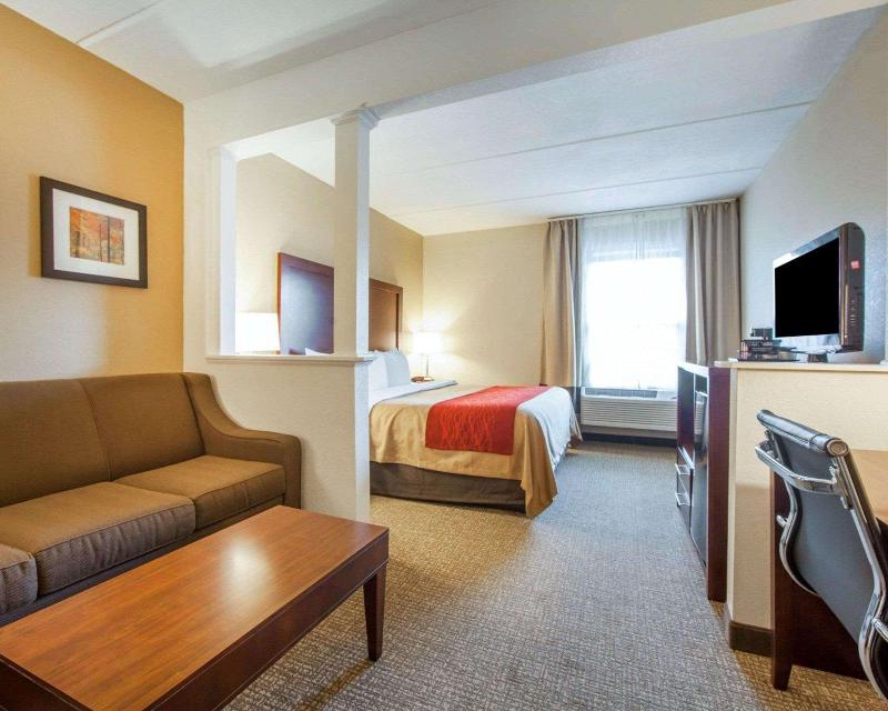 Comfort Inn At Royal Blue image