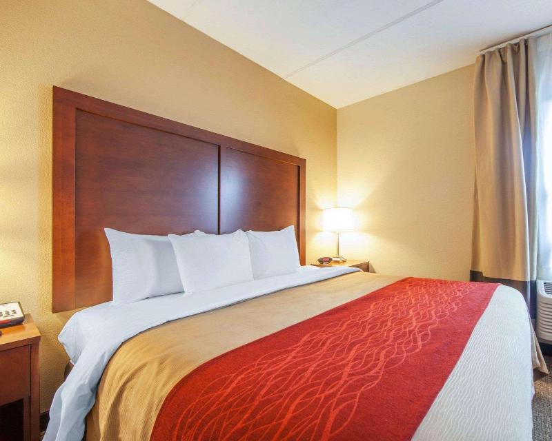 Comfort Inn At Royal Blue image