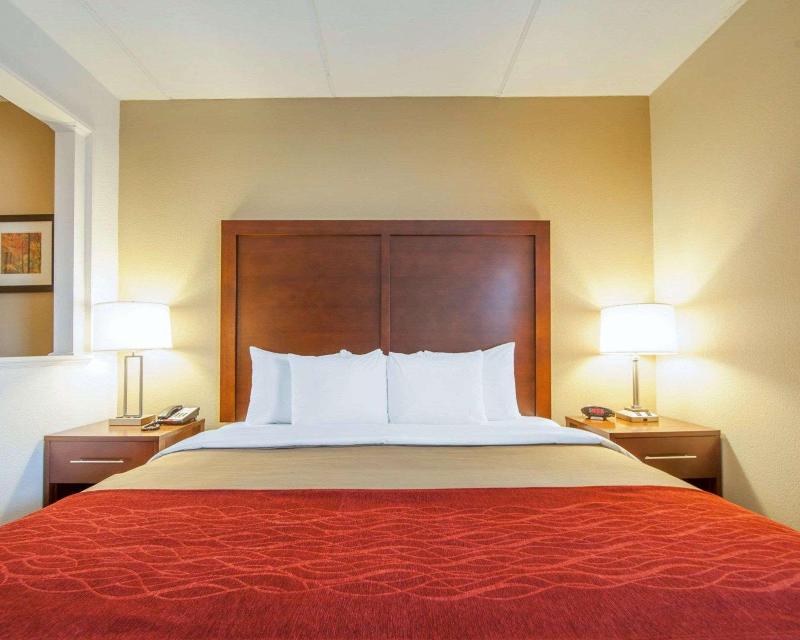 Comfort Inn At Royal Blue image