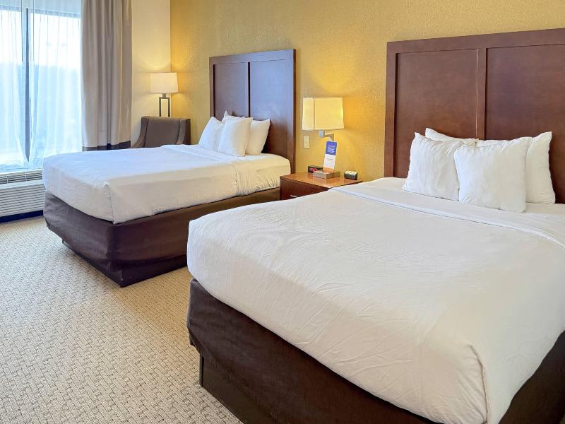 DOUBLE TWO QUEEN BEDS NON SMOKING — photo 8