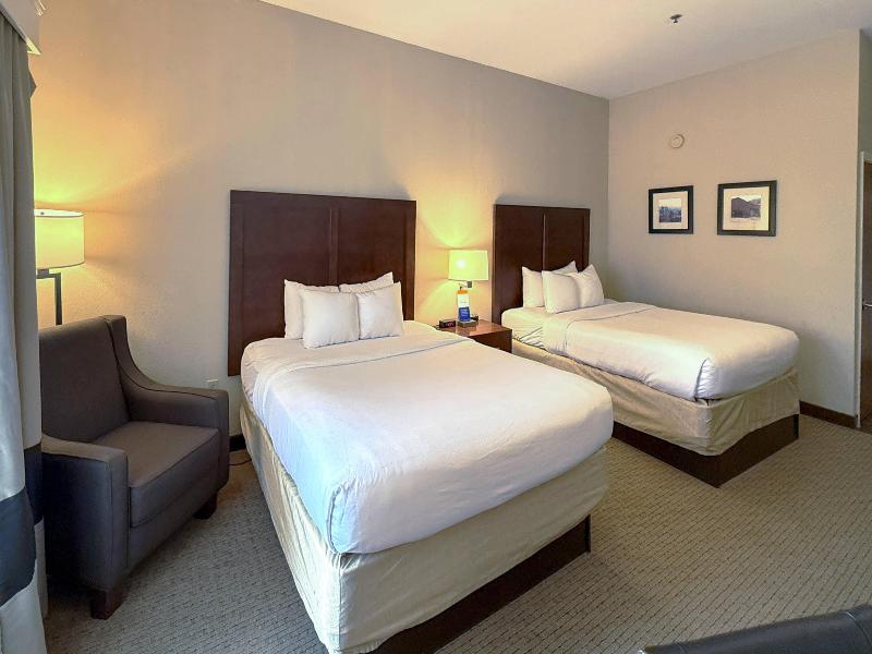 DOUBLE TWO QUEEN BEDS NON SMOKING — photo 7
